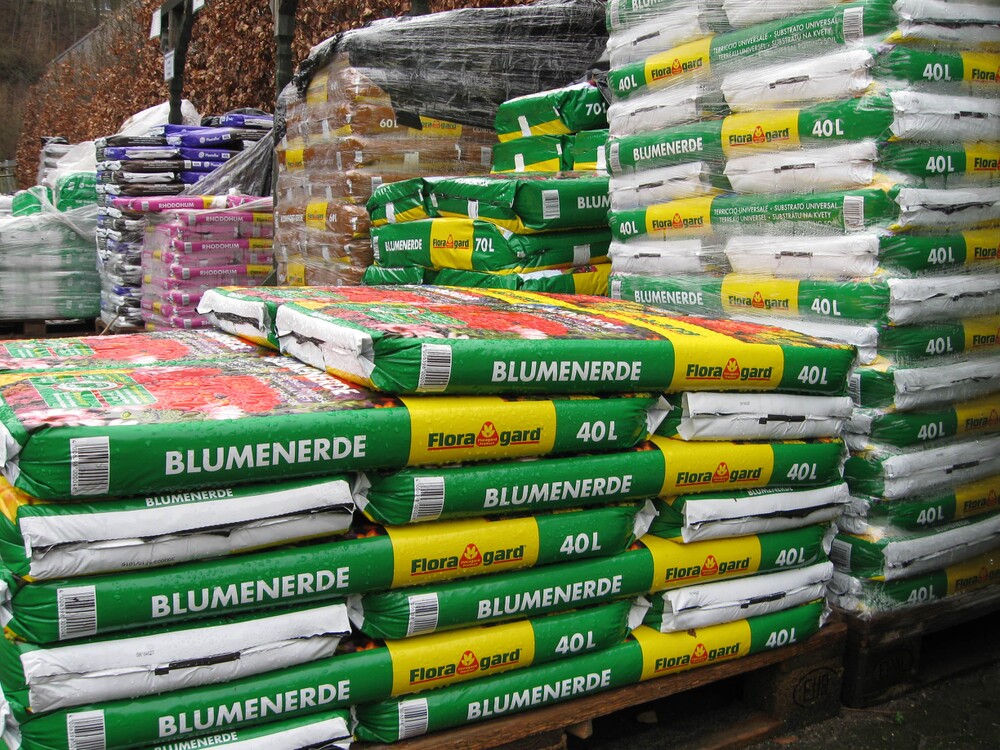 Erde & Dünger (Baumschule, Gummersbach, Werner, Bäume, Pflanzen, Garten) | Baumschule Werner — Gummersbach